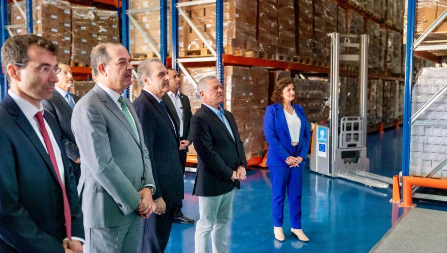 الملك عبد الثاني خلال افتتاح مستودع المخزون الطبي الاستراتيجي الملك عبد الثاني خلال افتتاح مستودع المخزون الطبي الاستراتيجي في ياجوز 29/10/2024 | المصدر: الديوان الملكي الهاشمي