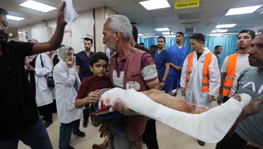 طفل فلسطيني مصاب في مستشفى شهداء الأقصى في دير البلح وسط قطاع غزة طفل فلسطيني مصاب في مستشفى شهداء الأقصى في دير البلح وسط قطاع غزة | المصدر: رويترز