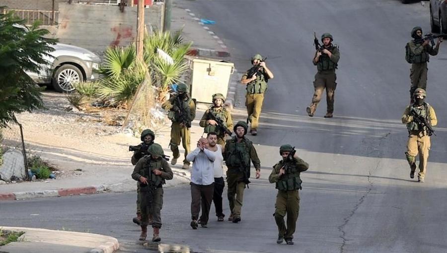 خلال تنفيذ جيش الاحتلال الإسرائيلي حملة اعتقالات بحق فلسطينيين | المصدر: صحيفة النهار اللبنانية خلال تنفيذ جيش الاحتلال الإسرائيلي حملة اعتقالات بحق فلسطينيين | المصدر: صحيفة النهار اللبنانية