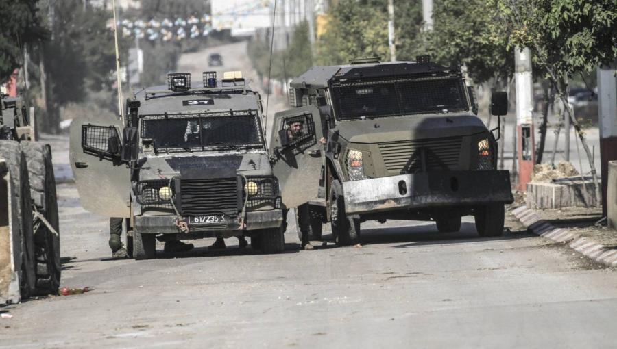 جرافات وآليات الاحتلال تغلق شوارع مدينة جنين خلال اقتحامها جرافات وآليات الاحتلال تغلق شوارع مدينة جنين خلال اقتحامها | المصدر: وكالة الأنباء الألمانية