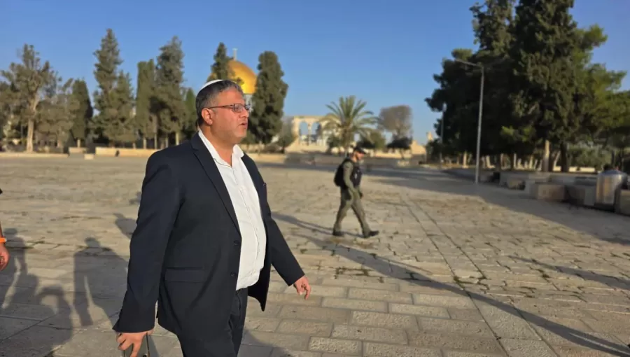الوزير المتطرف بن غفير خلال اقتحامه للمسجد الأقصى المبارك الوزير المتطرف بن غفير خلال اقتحامه للمسجد الأقصى المبارك | المصدر: منصة "إكس"