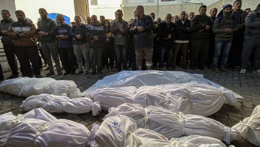 فلسطينيون يصلون على شهداء إثر قصف الاحتلال على مدينة غزة فلسطينيون يصلون على شهداء إثر قصف الاحتلال على مدينة غزة 17/12/2024 | المصدر: وكالة الأنباء الألمانية