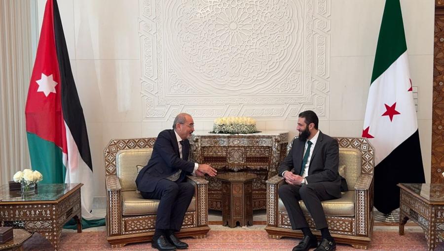 وزير الخارجية أيمن الصفدي خلال مباحثات مع القائد العام للإدارة الجديدة في سوريا أحمد الشرع 23/12/2024|المصدر: وزارة الخارجية الأردنية وزير الخارجية أيمن الصفدي خلال مباحثات مع القائد العام للإدارة الجديدة في سوريا أحمد الشرع 23/12/2024|المصدر: وزارة الخارجية الأردنية