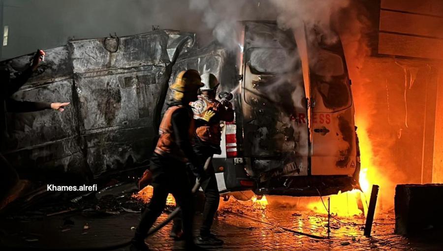 سيارة البث الفضائي التي استهدفها جيش الاحتلال أمام مستشفى العودة بمخيم النصيرات وسط قطاع غزة ما أسفر عن استشهاد 5 صحفيين سيارة البث الفضائي التي استهدفها جيش الاحتلال أمام مستشفى العودة بمخيم النصيرات وسط قطاع غزة ما أسفر عن استشهاد 5 صحفيين 26/12/2024 | المصدر: منصة إكس