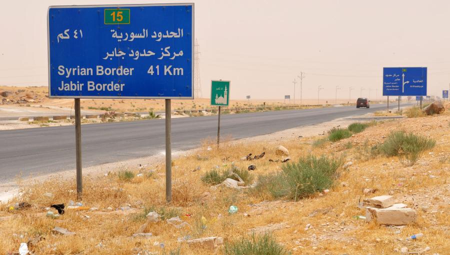 لافتة تبين المسافة عن معبر جابر الحدودي بين الأردن سوريا لافتة تبين المسافة عن معبر جابر الحدودي بين الأردن سوريا | المصدر: Gettyimages