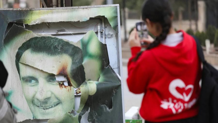 صورة ممزقة لبشار الأسد صورة ممزقة لبشار الأسد 8/12/2024 | المصدر: رويترز