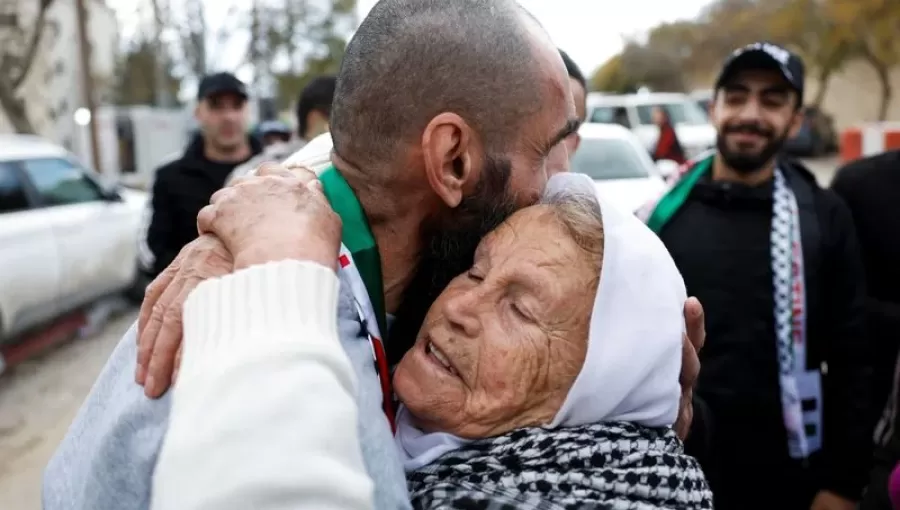 أسير فلسطيني محرر في الدفعة الرابعة من عملية تبادل الأسرى ضمن اتفاق وقف إطلاق النار في غزة أسير فلسطيني محرر في الدفعة الرابعة من عملية تبادل الأسرى ضمن اتفاق وقف إطلاق النار في غزة 1/2/2025