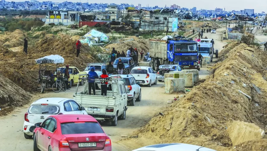 غزيون في طريقهم إلى منازلهم في شمال القطاع بعد انسحاب الاحتلال من معبر نتساريم غزيون في طريقهم إلى منازلهم في شمال القطاع بعد انسحاب الاحتلال من معبر نتساريم 9/2/2025 | المصدر: وكالة الأنباء الألمانية