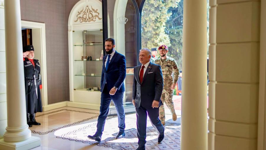 الملك عبدالله الثاني مع الرئيس السوري أحمد الشرع الملك عبدالله الثاني مع الرئيس السوري أحمد الشرع 26/2/2025 | المصدر: الديوان الملكي الهاشمي