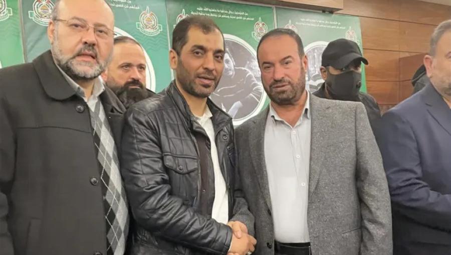 محمد شاهين محمد شاهين (وسط) كان المسؤول العسكري لحركة حماس في لبنان واغتاله الاحتلال في 17/2/2025 | المصدر: مواقع التواصل