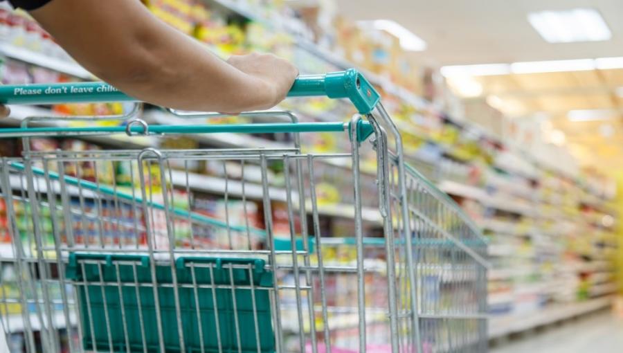 عربة تسوق في مركز تجاري عربة تسوق في مركز تجاري | المصدر: istockphoto