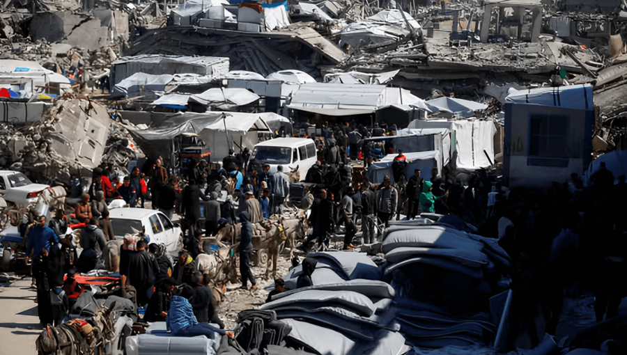 فلسطينيون في مخيم جباليا يتجمعون لتلقي المساعدات التي تقدمها الأونروا بعد منع الاحتلال دخول المساعدات فلسطينيون في مخيم جباليا يتجمعون لتلقي المساعدات التي تقدمها الأونروا بعد منع الاحتلال دخول المساعدات 2/3/2025 | المصدر: رويترز