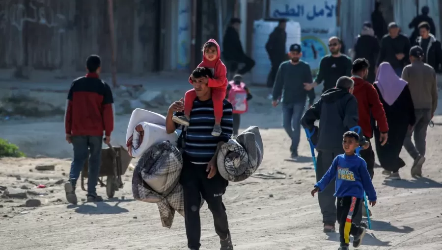 فلسطينيون ينزحون من مناطق شرقي قطاع غزة عقب استئناف "إسرائيل" حرب الإبادة فلسطينيون ينزحون من مناطق شرقي قطاع غزة عقب استئناف "إسرائيل" حرب الإبادة 18/3/2025 | المصدر: وكالة الأنباء الفرنسية
