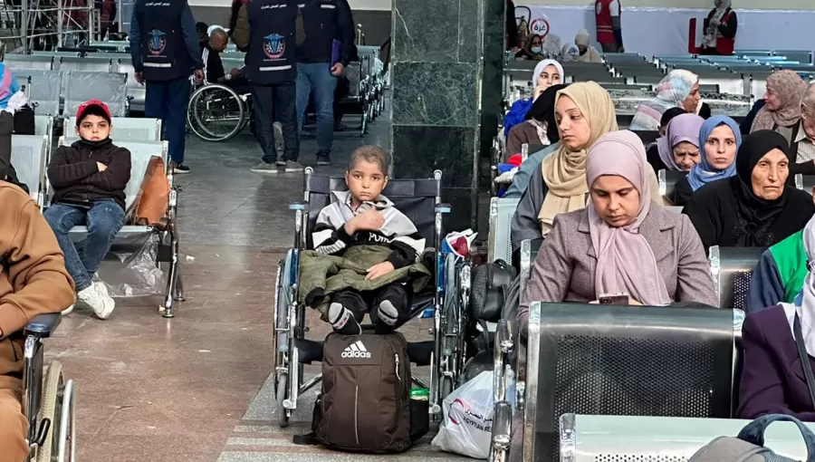 فتى فلسطيني مريض بالسرطان تم إجلاؤه من قطاع غزة في معبر رفح فتى فلسطيني مريض بالسرطان تم إجلاؤه من قطاع غزة في معبر رفح 19/12/2023 | المصدر: وكالة الأنباء الفرنسية
