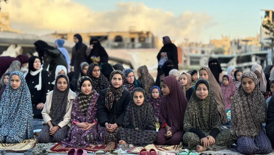 فتيات من غزة بعد أداء صلاة العيد في خانيونس جنوب غزة فتيات من غزة بعد أداء صلاة العيد في خانيونس جنوب غزة 30/3/2025 | المصدر: وكالة الأنباء الألمانية