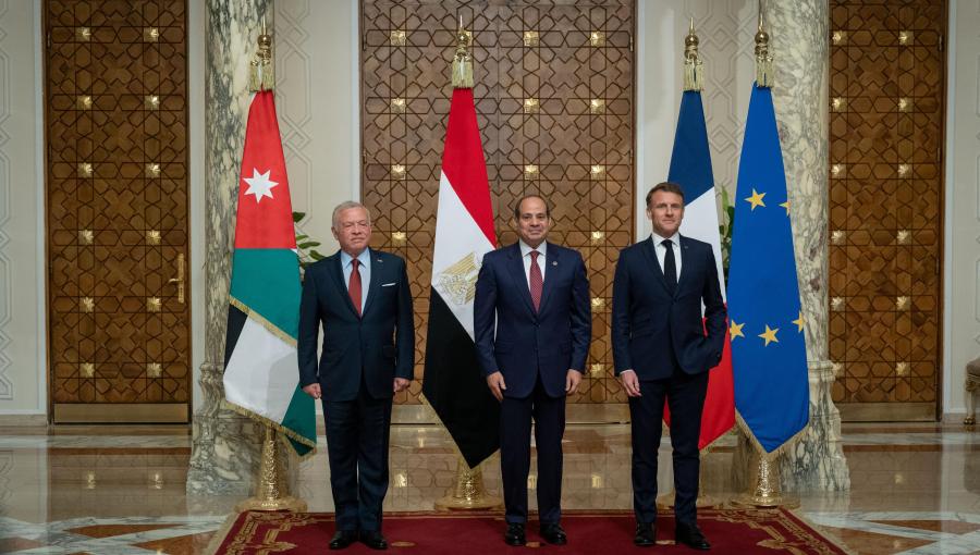 الملك والرئيسان المصري والفرنسي الملك والرئيسان المصري والفرنسي خلال قمة بالقاهرة لبحث العدوان على غزة 7/4/2025 | المصدر: الديوان الملكي الهاشمي