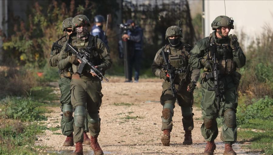 عناصر من جيش الاحتلال خلال أحد الاقتحامات في الضفة الغربية عناصر من جيش الاحتلال خلال أحد الاقتحامات في الضفة الغربية | المصدر: الأناضول