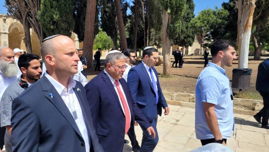 وزير أمن الاحتلال إيتمار بن غفير خلال اقتحامه المسجد الأقصى وزير أمن الاحتلال إيتمار بن غفير خلال اقتحامه المسجد الأقصى 26/5/2025
