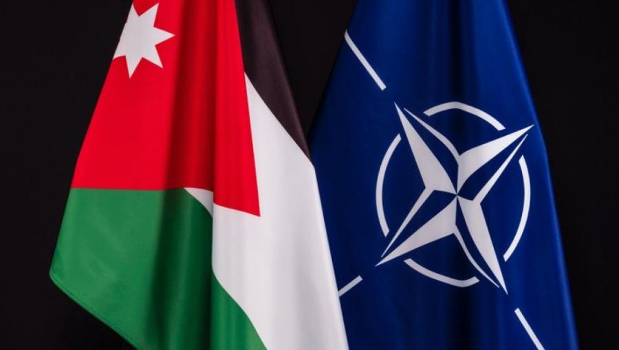 علم الأردن وعلم حلف الناتو علم الأردن وعلم حلف الناتو