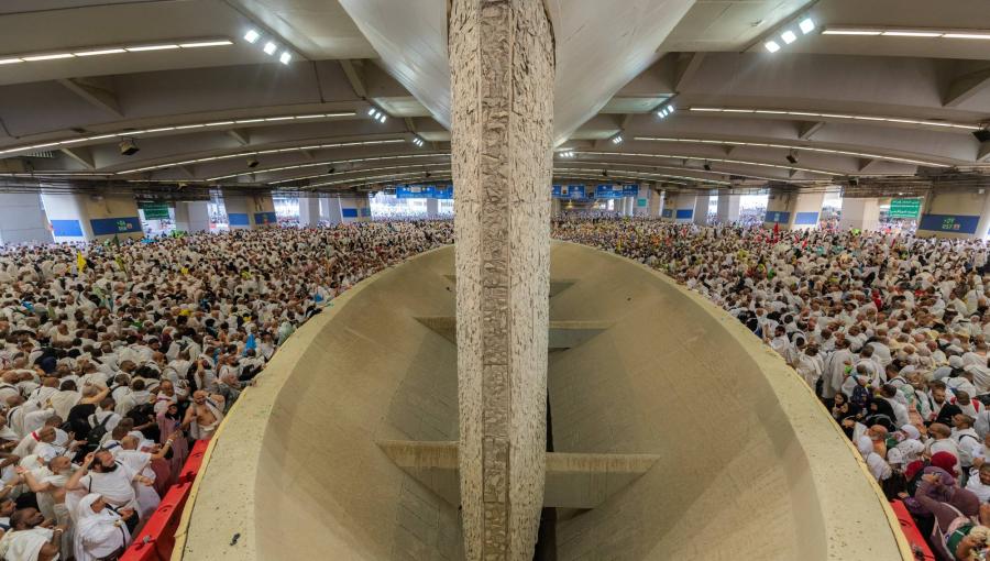 حجاج بيت الله الحرام يرمون جمرة العقبة الكبرى حجاج بيت الله الحرام يرمون جمرة العقبة الكبرى 6/6/2025 | المصدر: رويترز