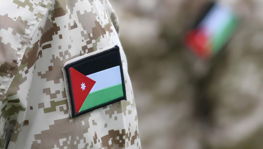 علم الأردن على لباس عسكري علم الأردن على لباس عسكري