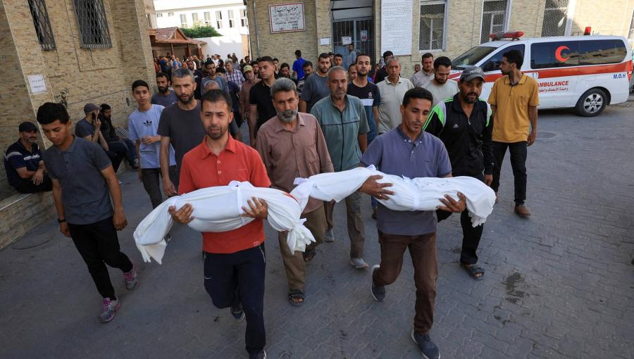 مشيعون يحملون جثامين أطفال فلسطينيين استشهدوا في غارة إسرائيلية على منزل في شمال غزة مشيعون يحملون جثامين أطفال فلسطينيين استشهدوا في غارة إسرائيلية على منزل في شمال غزة | المصدر: رويترز