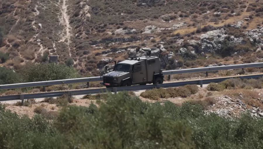 آلية للاحتلال في قرية كفر مالك شرق مدينة رام الله بالضفة الغربية آلية للاحتلال في قرية كفر مالك شرق مدينة رام الله بالضفة الغربية | المصدر: الوكالة الأوروبية للصور الصحفية