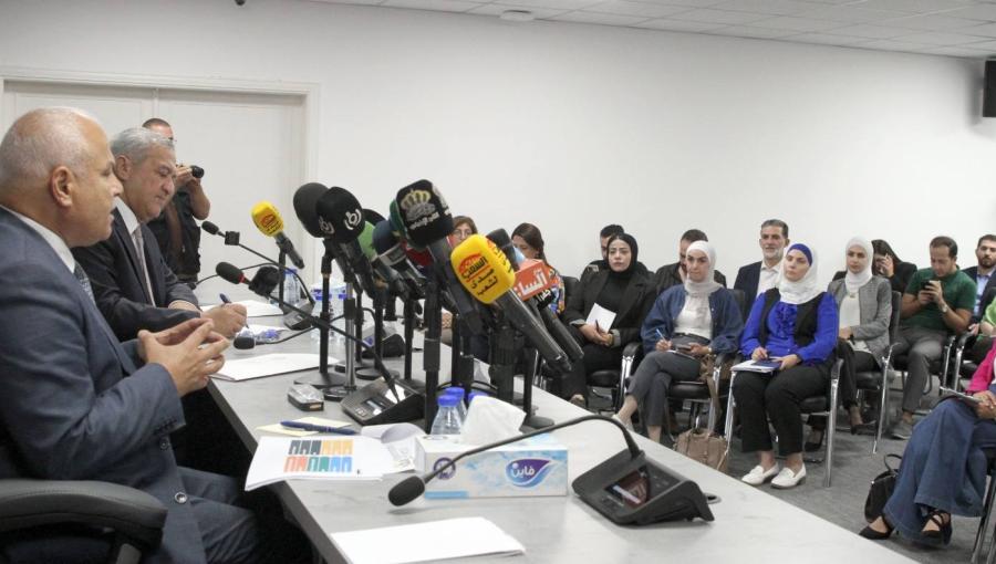 وزير العمل خالد البكار وأمين عام وزارة الاتصال الحكومي زيد النوايسة خلال ندوة للحديث عن أثر تنظيم سوق العمل على توفير فرص عمل للأردنيين 15/7/2025 | المصدر: وزارة العمل