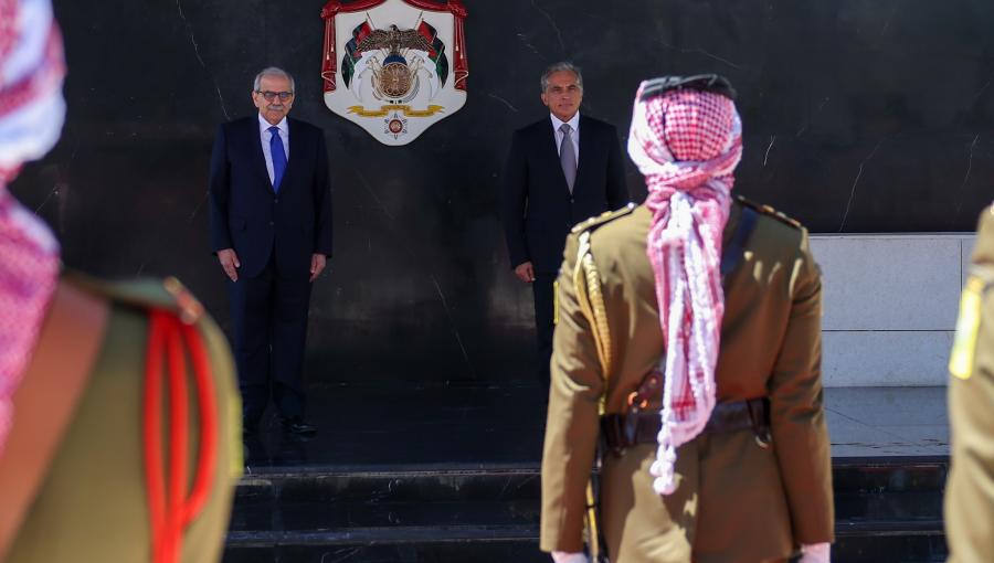 جعفر حسان ونواف سلام جعفر حسان خلال استقباله رئيس مجلس الوزراء اللبناني نواف سلام في دار رئاسة الوزراء 19/8/2025 | المصدر: رئاسة الوزراء