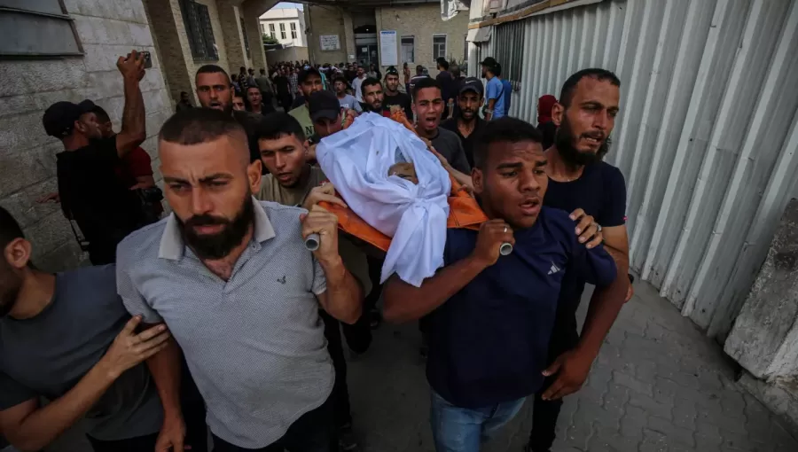 تشييع جثامين فلسطينيين استشهدوا إثر غارة إسرائيلية على مدينة غزة تشييع جثامين فلسطينيين استشهدوا إثر غارة إسرائيلية على مدينة غزة 17/8/2025 | المصدر: وكالة الأنباء الألمانية