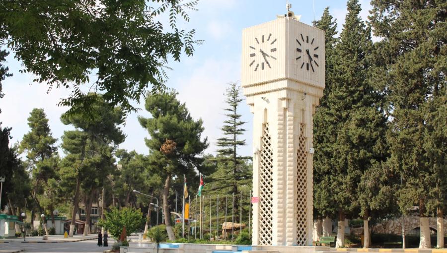 برج الساعة في حرم الجامعة الأردنية برج الساعة في حرم الجامعة الأردنية