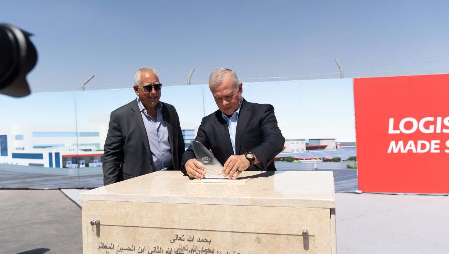 الملك يضع حجر الأساس لمركز عمليات الشحن الجوي التابع للملكية الأردنية في مطار الملكة علياء الدولي 8/9/2025 | المصدر: الديوان الملكي