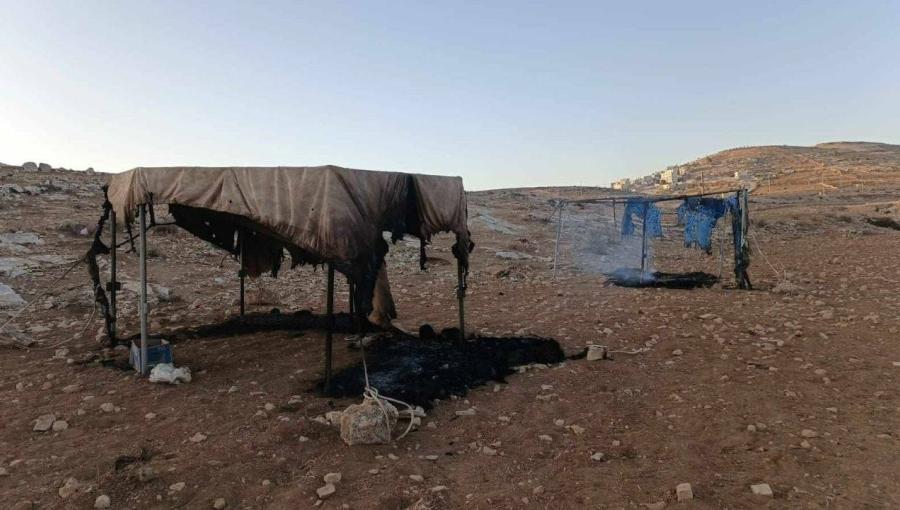 مستوطنون يحرقون خياما زراعية للأهالي شرق قرية الكرمل جنوب الخليل 21/10/2025 | فلسطين بوست