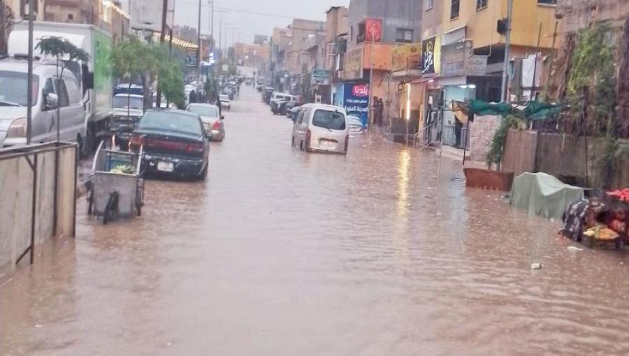 ارتفاع منسوب المياه في أحد شوارع مخيم البقعة نتيجة  حالة عدم الاستقرار الجوي وهطولات الأمطار  25/11/2025 | المصدر: مواقع التواصل الاجتماعي