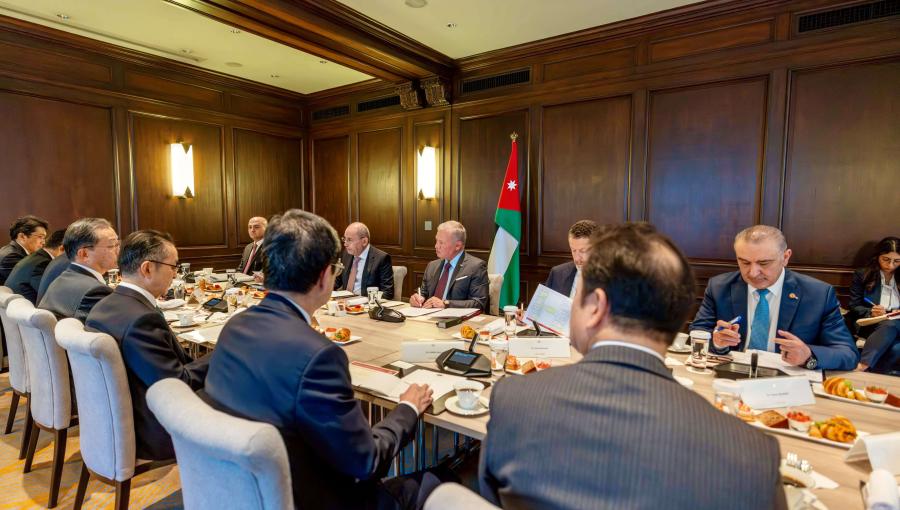 الملك خلال لقائه ممثلين عن شركات يابانية وغرفة التجارة والصناعة اليابانية في طوكيو 10/11/2025 | المصدر: الديوان الملكي الهاشمي