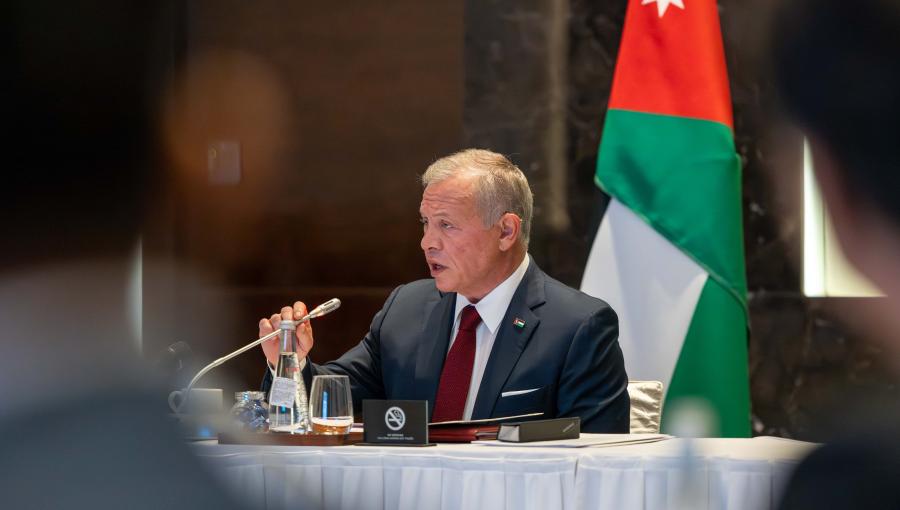 الملك عبدﷲ الثاني خلال اجتماع بممثلين عن شركات فيتنامية في قطاع المحيكات وممثلين عن قطاع المحيكات في الأردن، هانوي 13/11/2025 | المصدر: الديوان الملكي الهاشمي