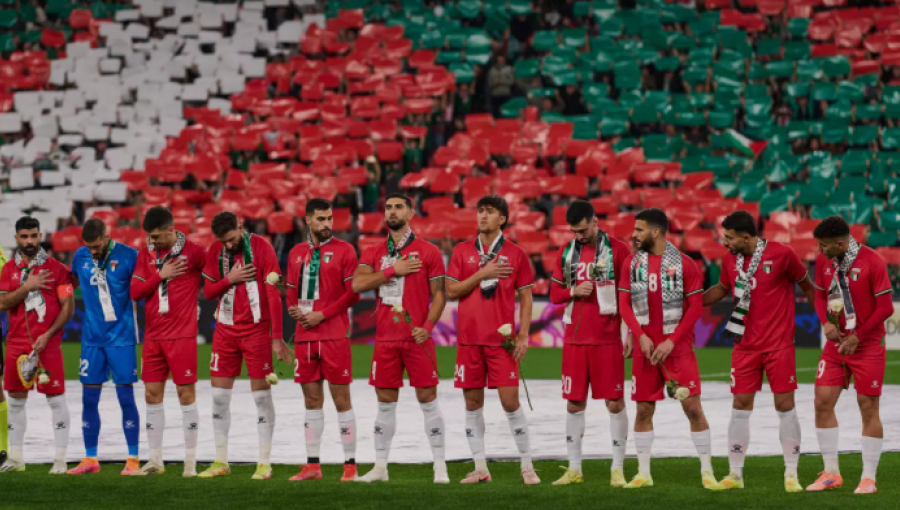 لاعبو منتخب فلسطين قبل المباراة الودية أمام منتخب إقليم الباسك، في بلباو بإسبانيا 15/11/2025 | أسوشييتد برس