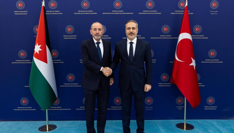 وزير الخارجية أيمن الصفدي ونظيره التركي هاكان فيدان خلال اجتماع سابق بمدينة أنقرة التركية | المصدر: وزارة الخارجية الأردنية