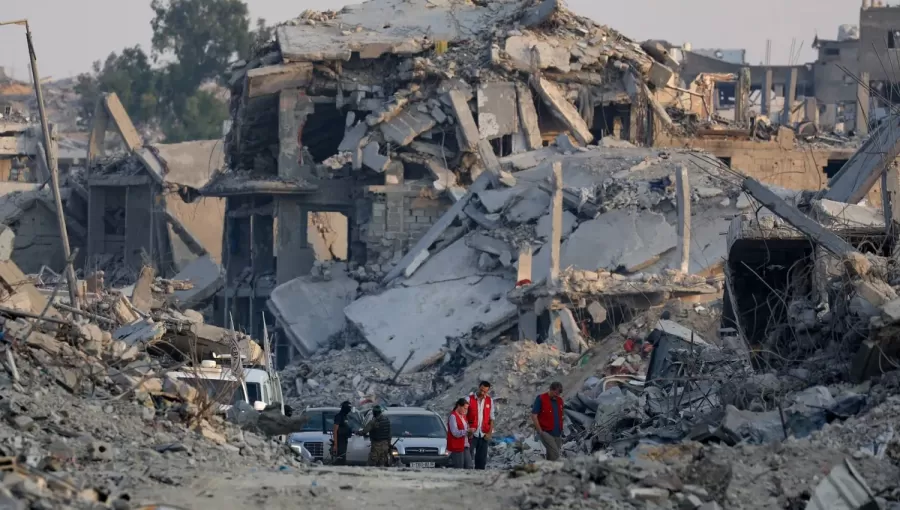 دمار يظهر في مدينة غزة بعد غارات الاحتلال المتكررة | رويترز