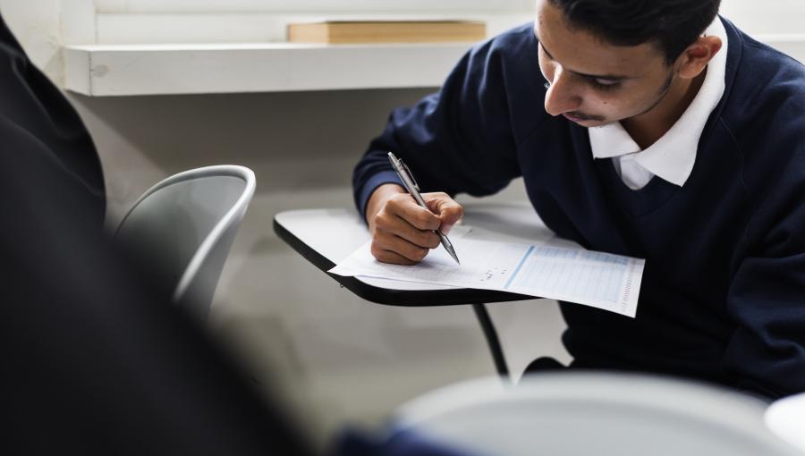 طالب يقدم امتحان | تعبيرية Freepik