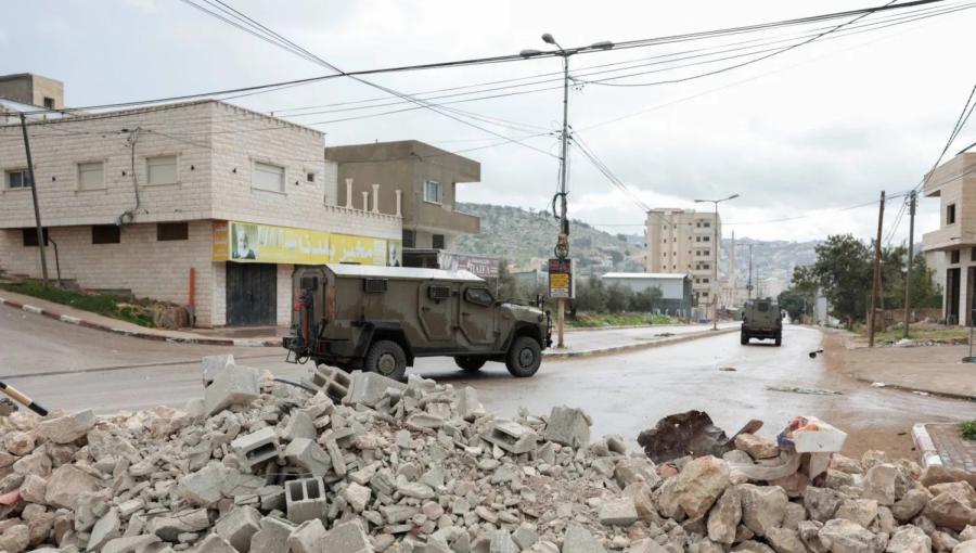 آليات الاحتلال خلال اقتحام بلدة قباطية قرب جنين | رويترز