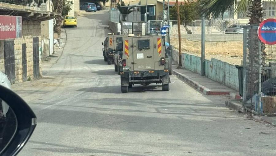 آليات الاحتلال خلال  اقتحام قرية عجول شمال غرب رام الله 21/1/2026