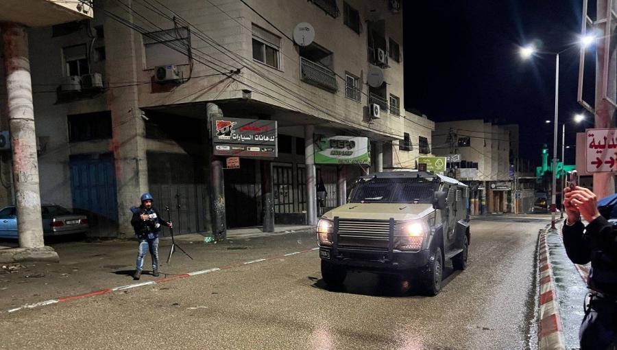 آليات الاحتلال خلال اقتحام المنطقة الشرقية في مدينة نابلس 28/1/2026 | فلسطين بوست