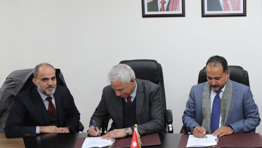 جانب من توقيع اتفاقية إنشاء مزارع حمضيات لصالح مصابي الألغام في الشونة الشمالية 26/1/2025 | وزارة المياه والري