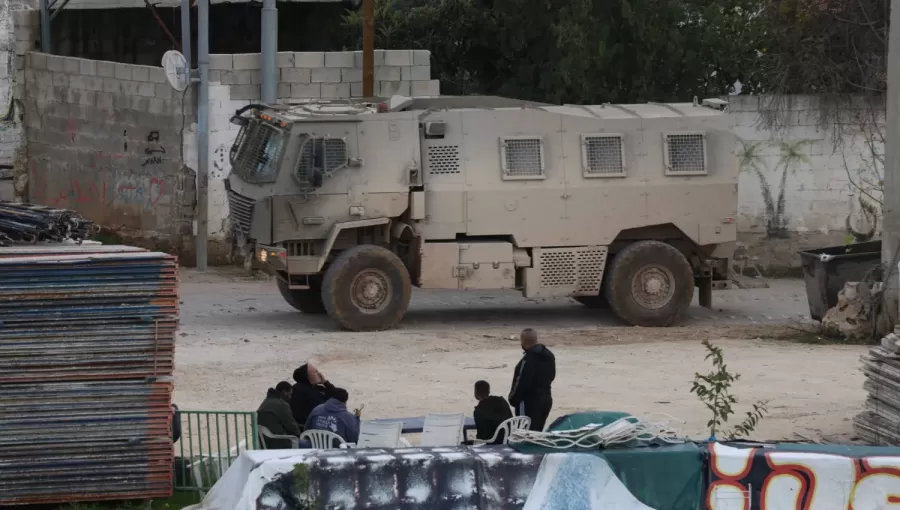 آلية للاحتلال خلال اقتحام مخيم نور شمس قرب طولكرم بالضفة الغربية | الوكالة الأوروبية للصور الصحفية