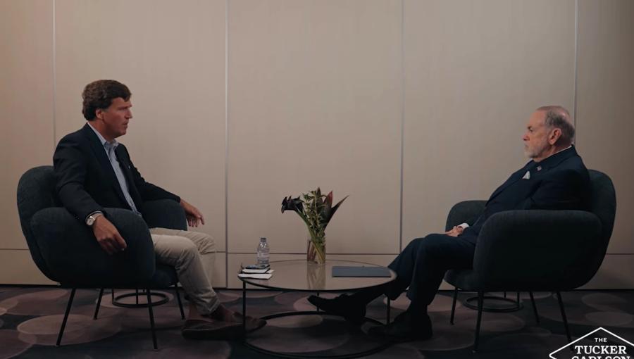 السفير الأمريكي لدى تل أبيب مايك هاكابي خلال مقابلة مع الإعلامي الأمريكي تاكر كارلسون | لقطة شاشة