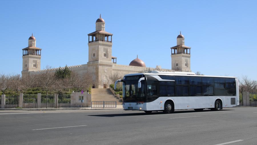 حافلة نقل بين عمان والمحافظات