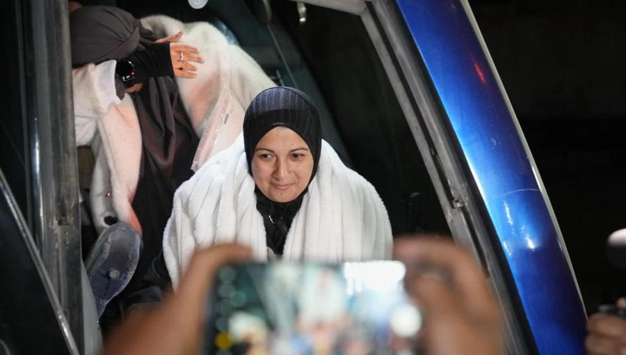 فلسطينيون قادمون عبر معبر رفح إلى قطاع غزة 2/2/2026 | أسوشييتد برس