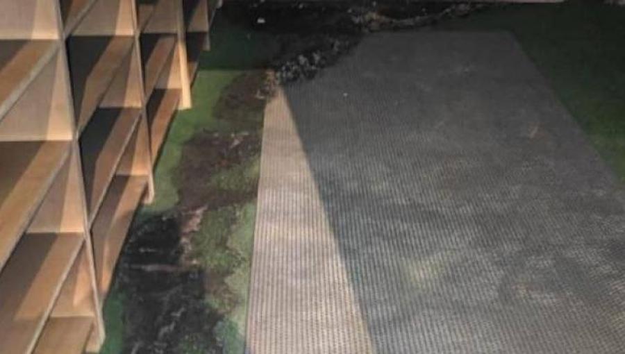 مدخل مسجد أبو بكر الصديق الذي أحرقه المستوطنون في نابلس 23/2/2026 | فلسطين بوست