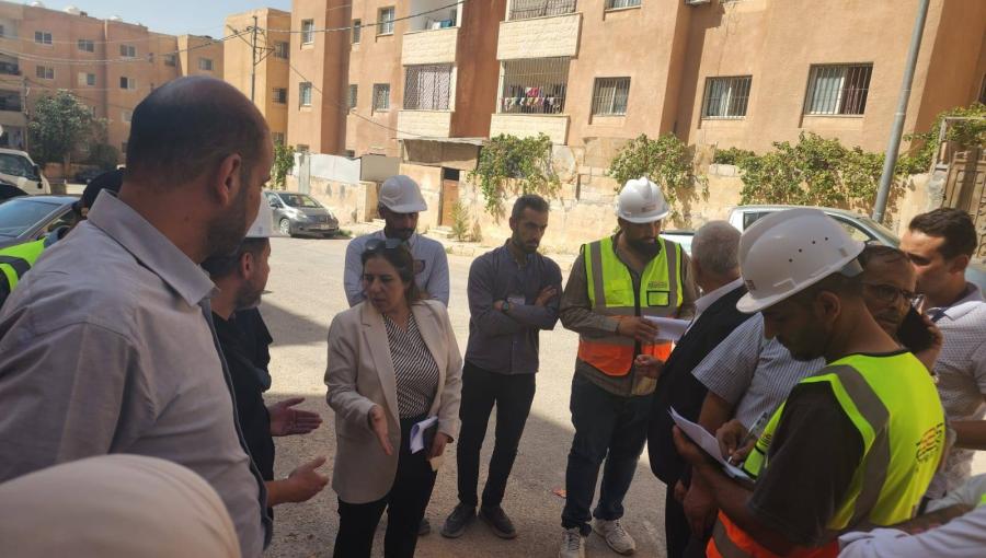 مدير عام المؤسسة العامة للإسكان والتطوير الحضري جمانة العطيات خلال جولة ميدانية تفقدية لمشروع ضاحية الأميرة إيمان/5 سحاب 23/9/2025 | المؤسسة العامة للإسكان والتطوير الحضري